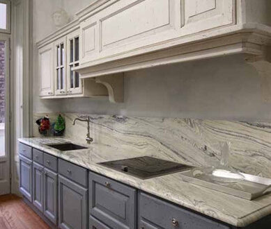 Foto piano da cucina in marmo.