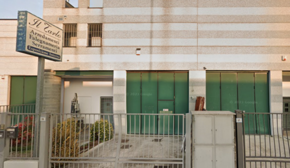 Immagine in evidenza dell'esterno della fakegnameria a Siziano, provincia di Pavia. Vicino Opera e Milano.